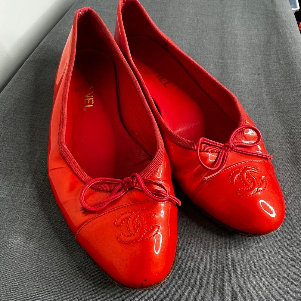 CHANEL - Women’s - Red Leather Patent Flats - Size 39(EU) - Picture 4 of 16